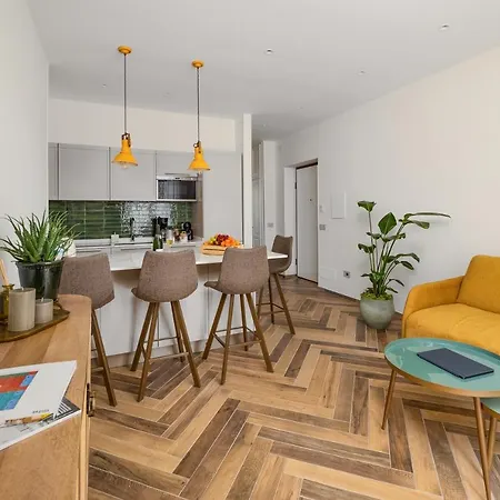 Futura Smart Flat - De Vivo Realty * سورينتو